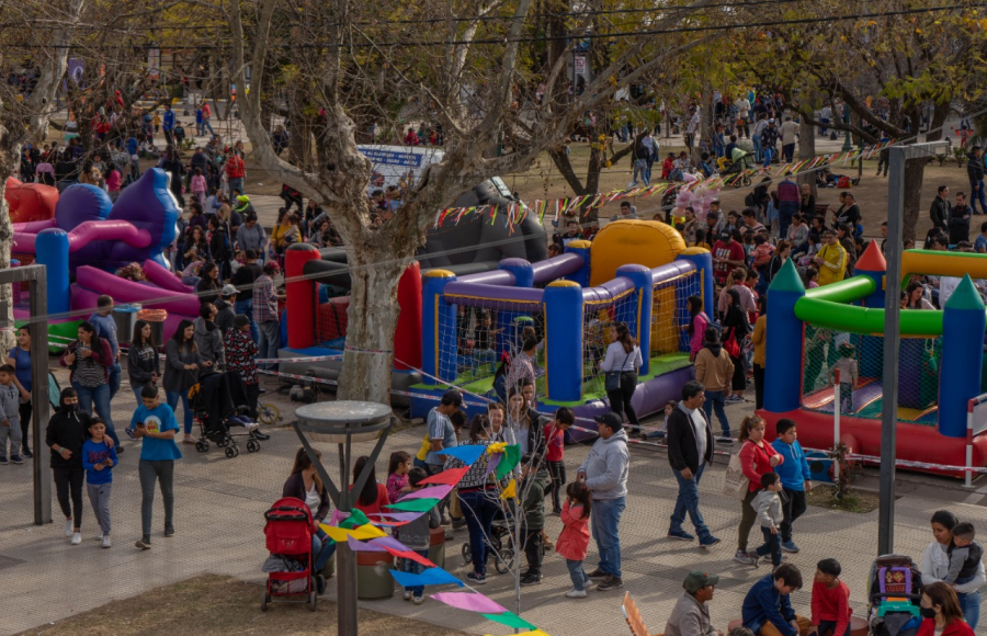 Día de las Infancias: Miles de familias coparon el gran "Parque de la Niñez" en Jesús María 