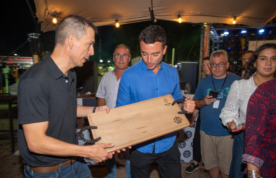 Jesús María: el intendente Luis Picat recibió a Rodrigo de Loredo en la sexta noche festivalera