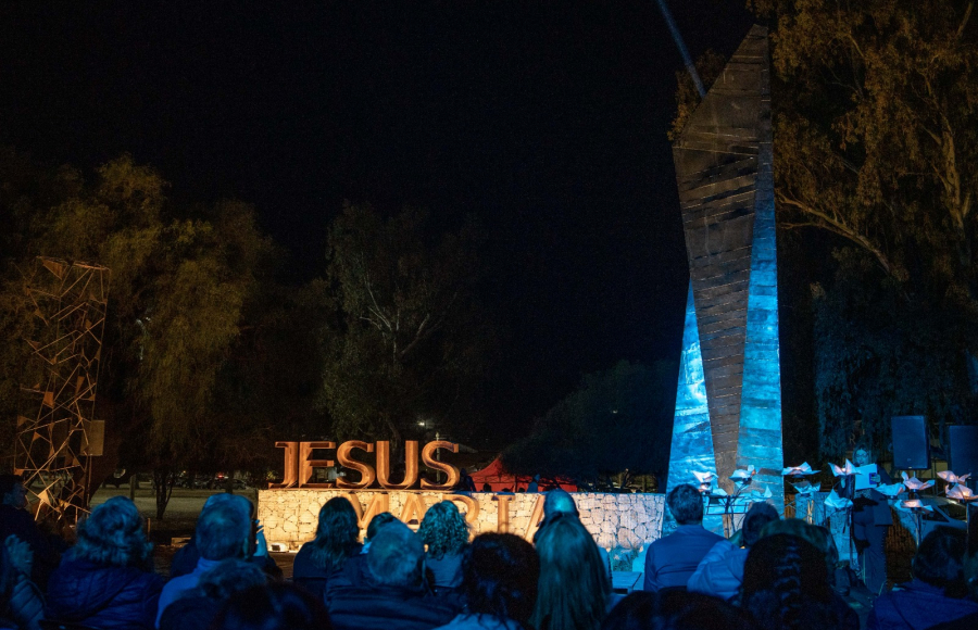 150 años de Jesús María: En una noche mágica y emotiva, se inauguró una imponente escultura en el ingreso de la ciudad