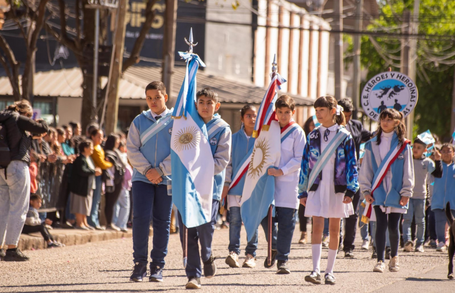 ¡Feliz aniversario Jesús María! La ciudad comenzó los festejos con un colorido desfile en la Plaza Pío León