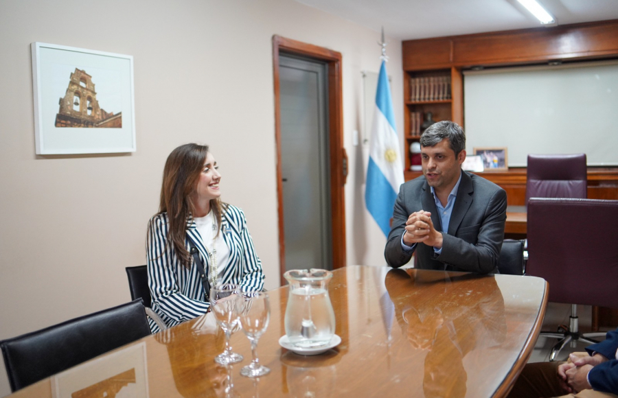 Jesús María. Zárate junto a la Vicepresidente Villarruel: le propuso un proyecto para el acceso a créditos y fondos nacionales.