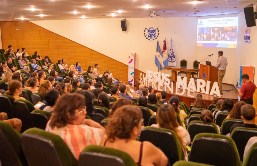 Más de 200 emprendedores iniciaron el ciclo 2024 de la incubadora