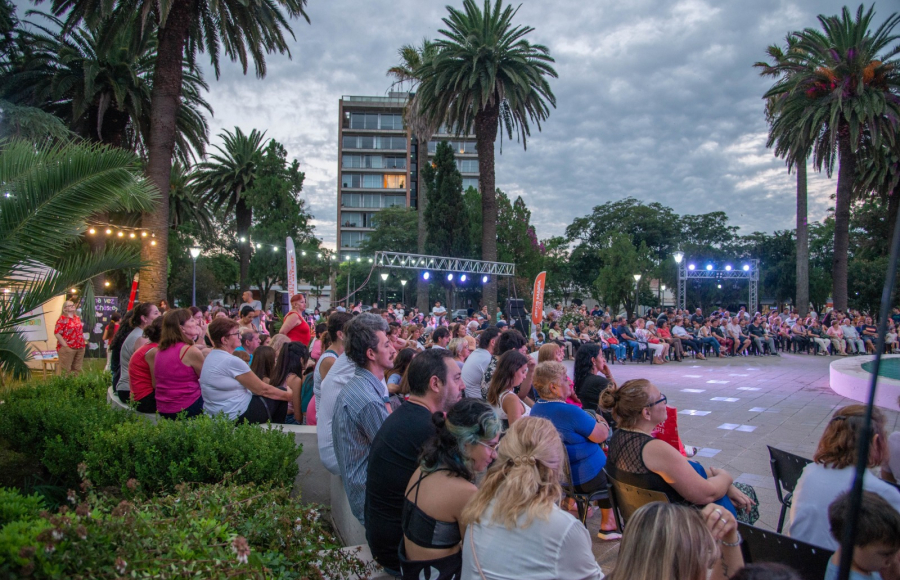 El Desfile de Emprendedoras reunió a más de 2 mil personas