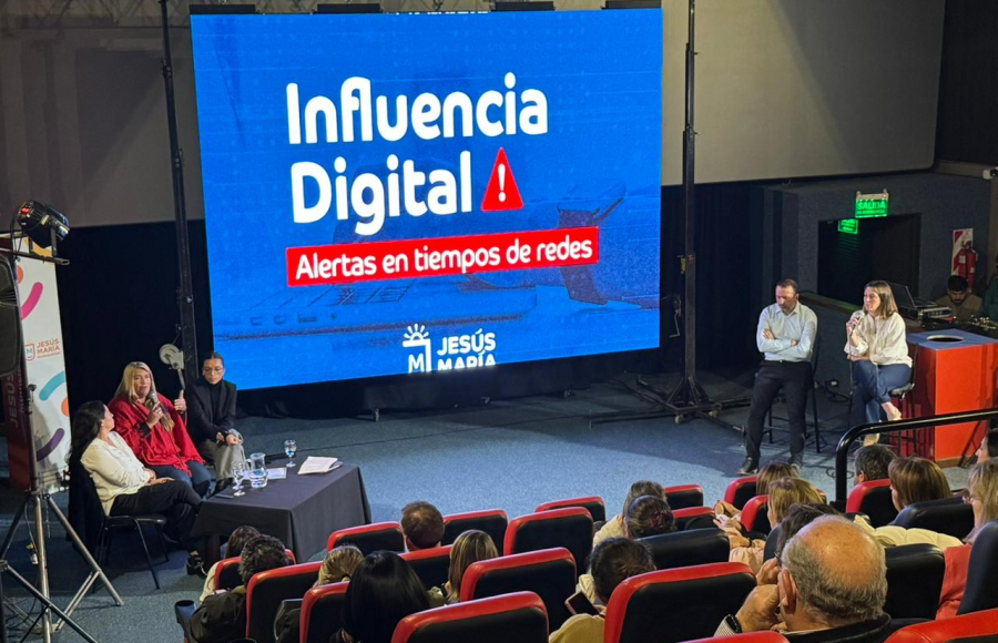 Jesús María llevó adelante el conversatorio “Influencia Digital: Alertas en tiempos de redes”,  un espacio para reflexionar sobre el mundo digital en comunidad
