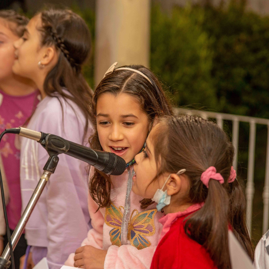 Coro de niñas y niños + Pintura