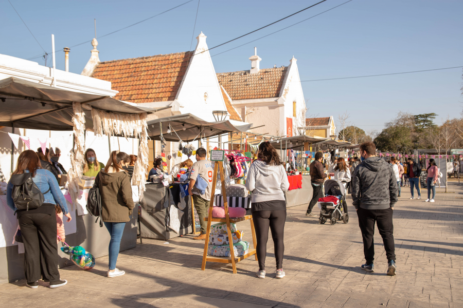 Paseo de artesanos y emprendedores / 8 y 9