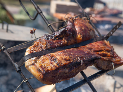 Julio a puro folklore y El Mejor Asado del mundo en Jesús María