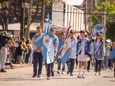 ¡Feliz aniversario Jesús María! La ciudad comenzó los festejos con un colorido desfile en la Plaza Pío León