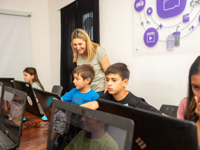 Más niñas y niños se formaron como "Pequeños Programadores"