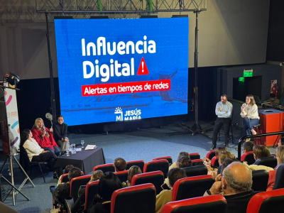 Jesús María llevó adelante el conversatorio “Influencia Digital: Alertas en tiempos de redes”,  un espacio para reflexionar sobre el mundo digital en comunidad